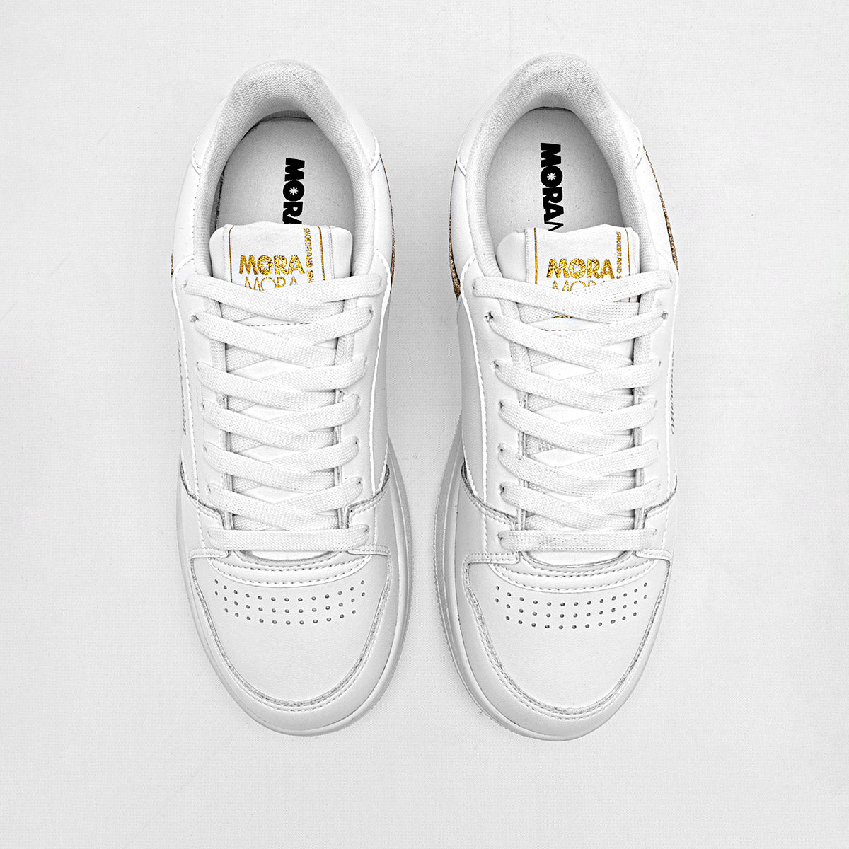 Tenis urbano para mujer marca Moramora Blanco cod. 130553