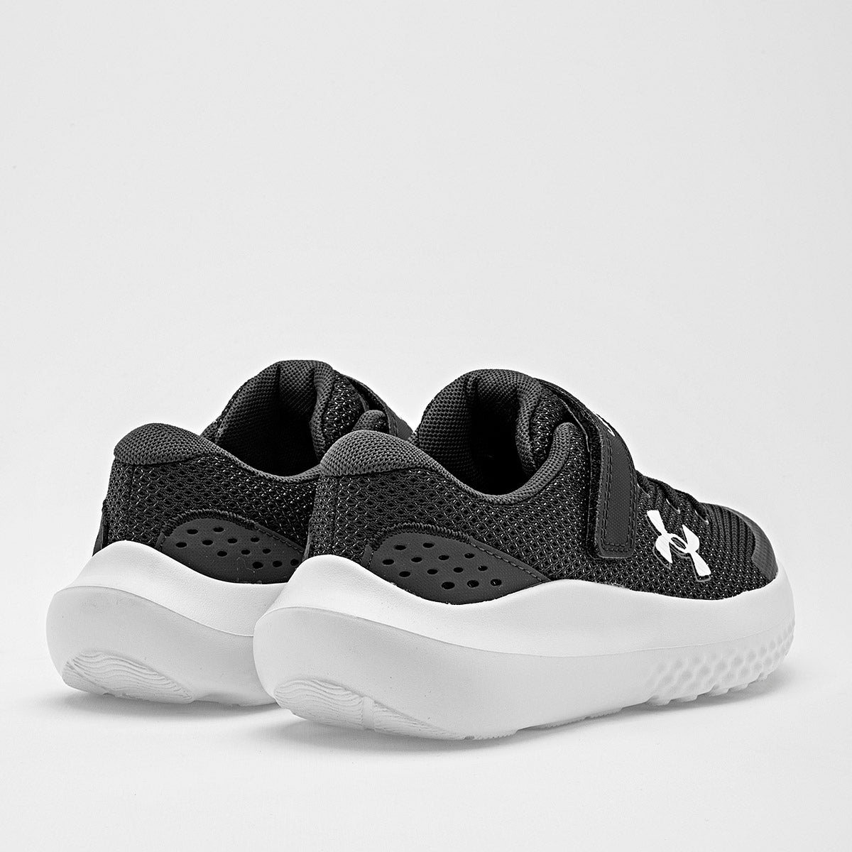 Tenis BPS Surge 4 AC Under Armour para Niño