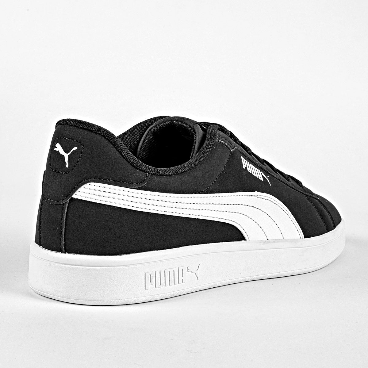 Pakar.com | Tienda online - Tenis Puma Smash 3.0 Buck para Hombre marca Puma Negro cod. 134236 | Graduaciones y vacaciones de Verano 2025