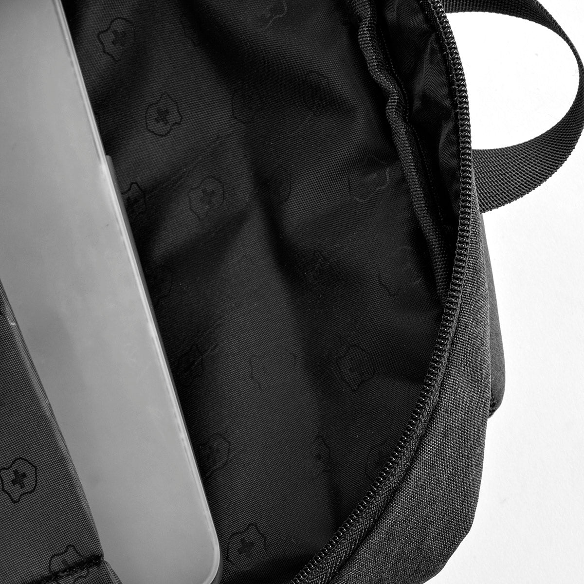 Mochila Con portalap y entrada USB Azpe para Hombre