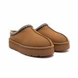 Zueco de plataforma con bordado marca dkch  color camel para mujer