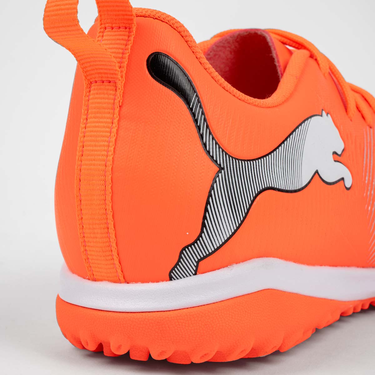 Tenis Future 9 Play TT + Mid Jr Puma para Joven