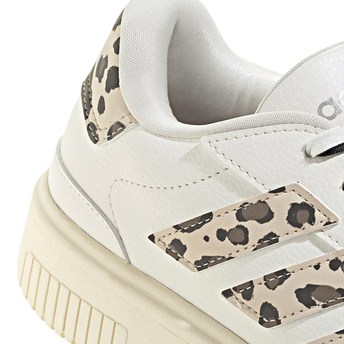 Tenis urbano Courtblock Bold Adidas para Mujer