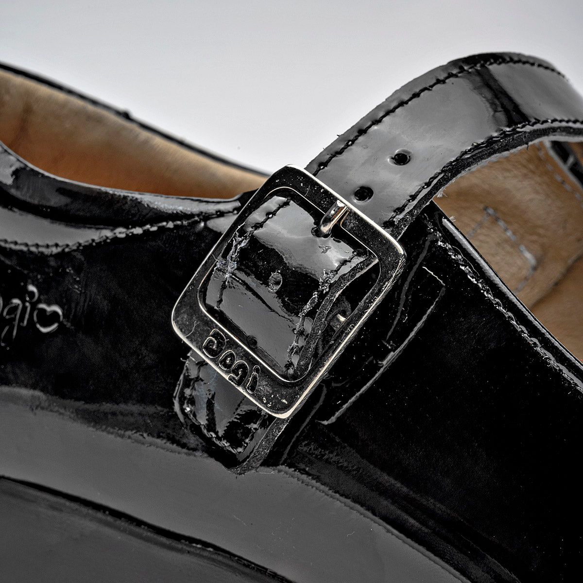 Zapato escolar de piel Dogi