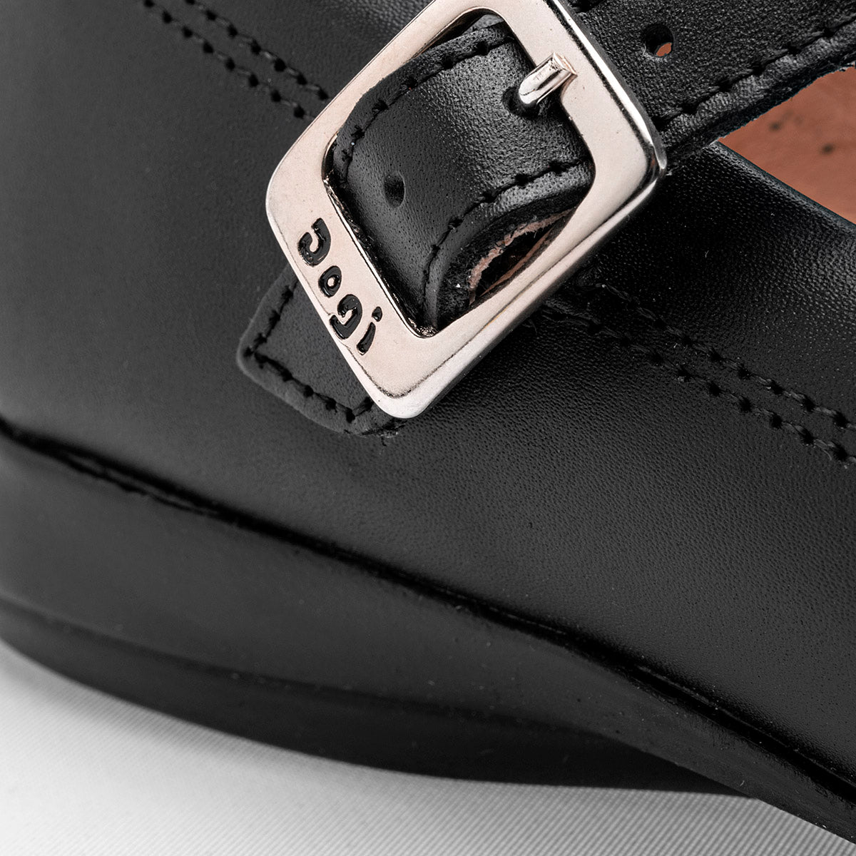Zapato escolar Dogi para niña