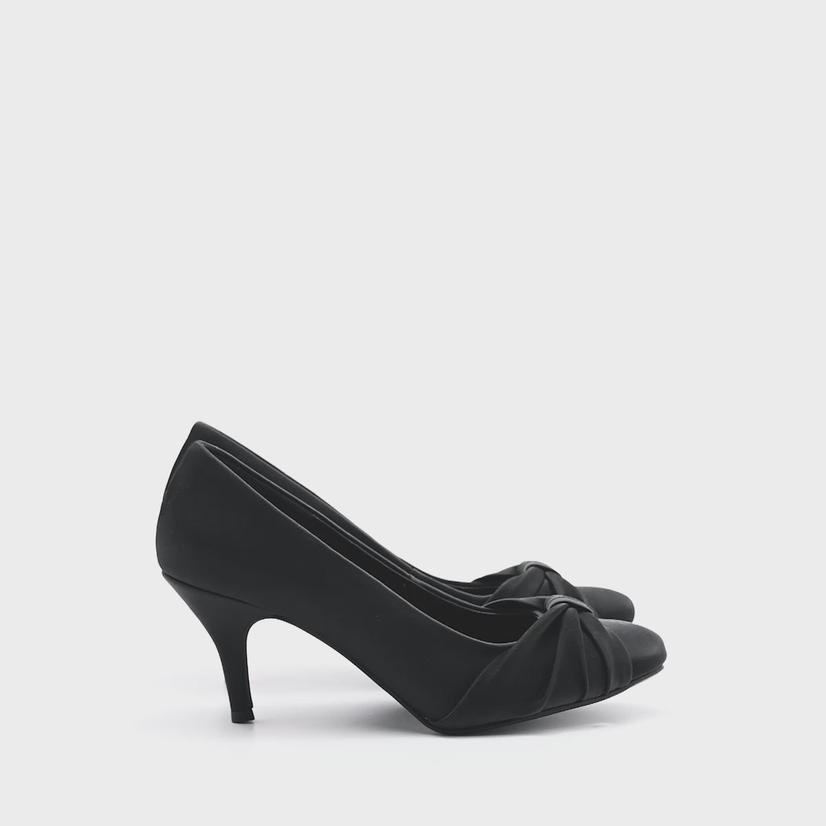 Zapatilla cerrada pumps para mujer marca Damita Negro cod. 124999